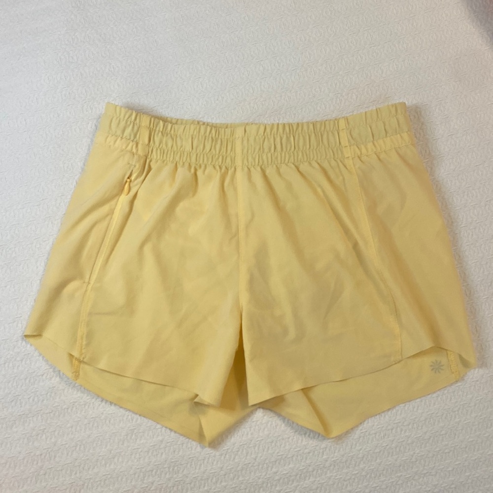 Athleta Girl Yellow Heart The Hustle 2.5" Short Shorts Size XL 14